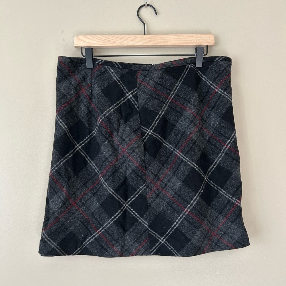 Eddie Bauer Women’s Wool Blend Checkered Gray and Red Midi Skirt size 14 Petite
